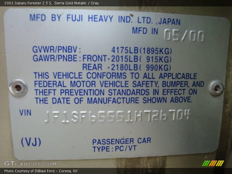 Sierra Gold Metallic / Gray 2001 Subaru Forester 2.5 S