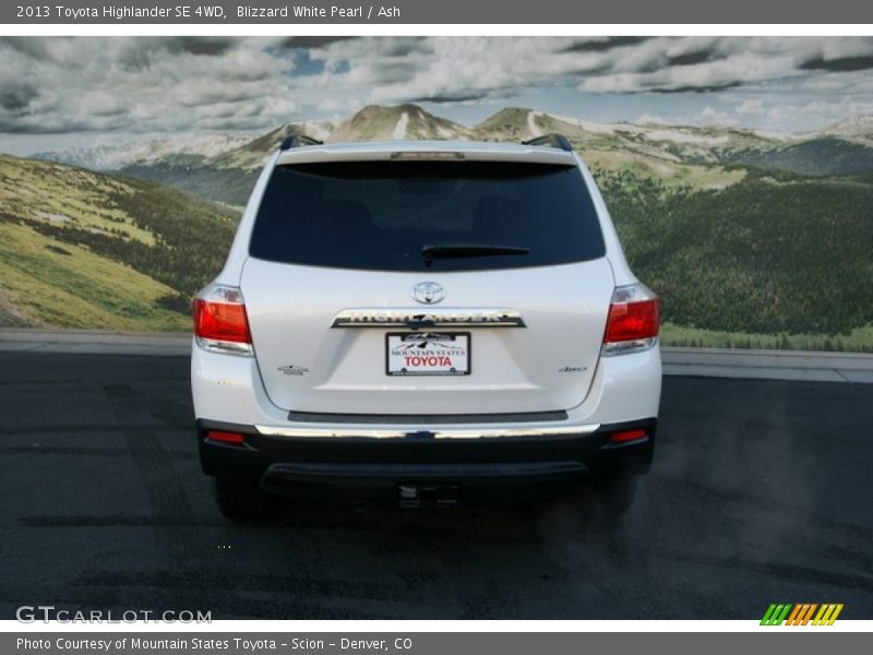Blizzard White Pearl / Ash 2013 Toyota Highlander SE 4WD