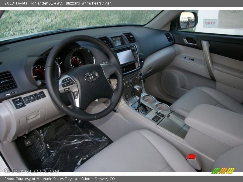 Blizzard White Pearl / Ash 2013 Toyota Highlander SE 4WD