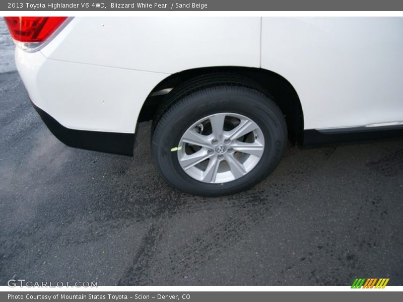 Blizzard White Pearl / Sand Beige 2013 Toyota Highlander V6 4WD