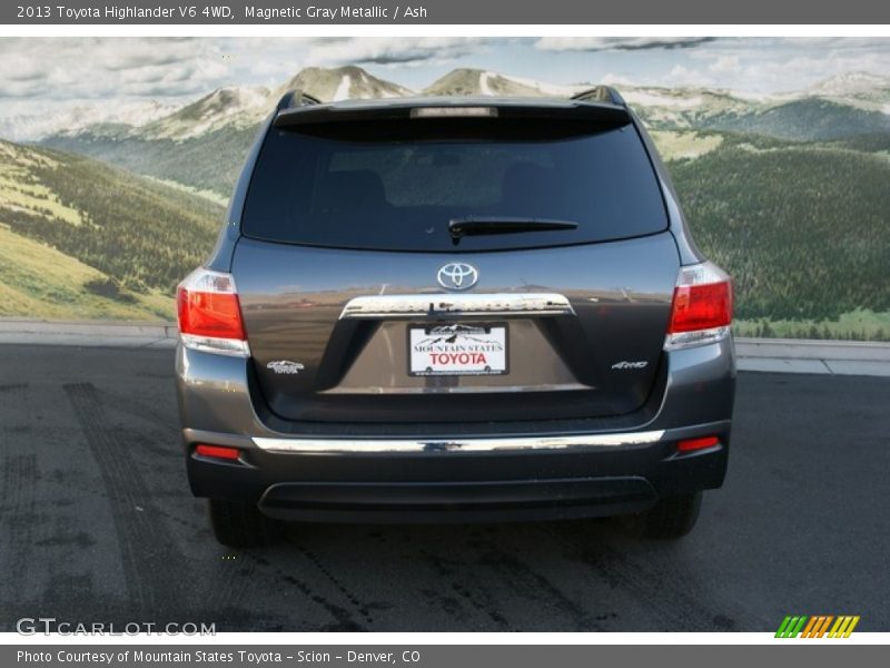 Magnetic Gray Metallic / Ash 2013 Toyota Highlander V6 4WD