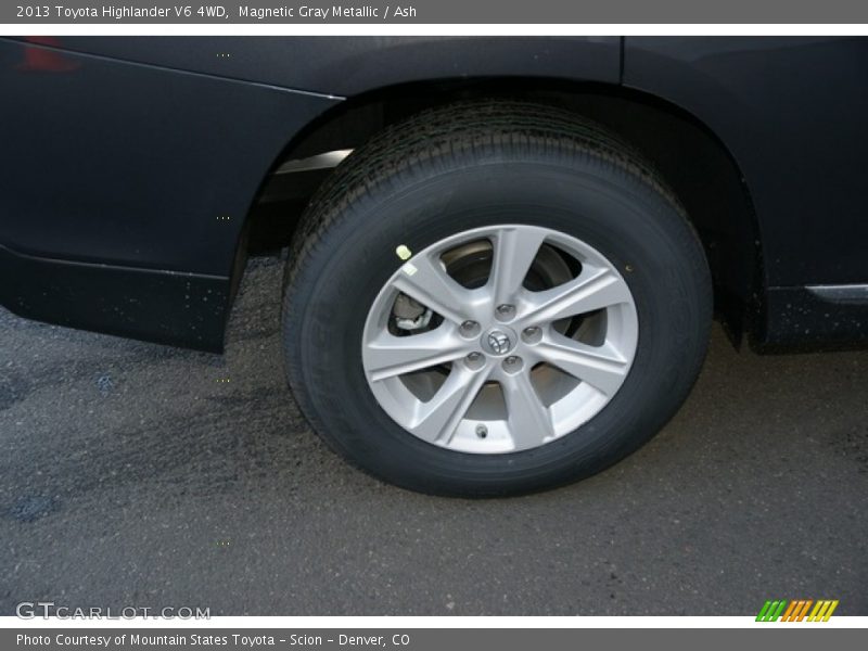 Magnetic Gray Metallic / Ash 2013 Toyota Highlander V6 4WD