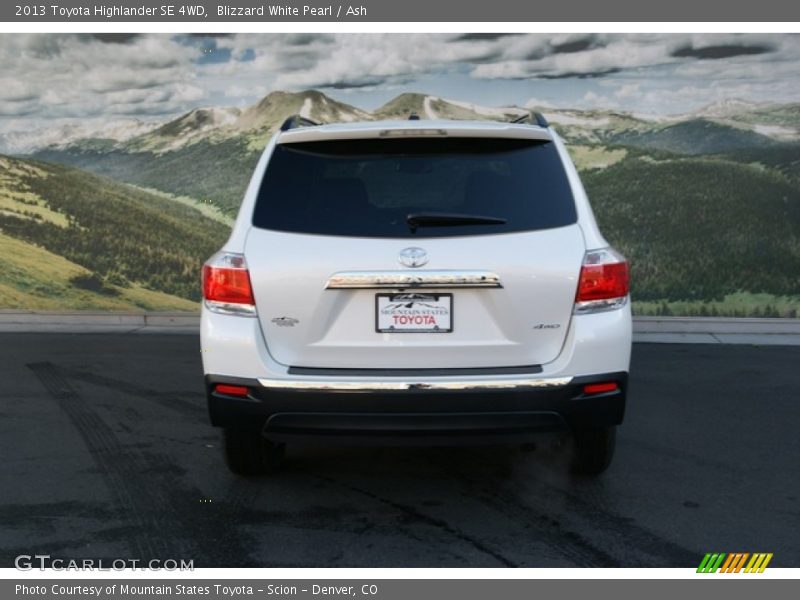 Blizzard White Pearl / Ash 2013 Toyota Highlander SE 4WD