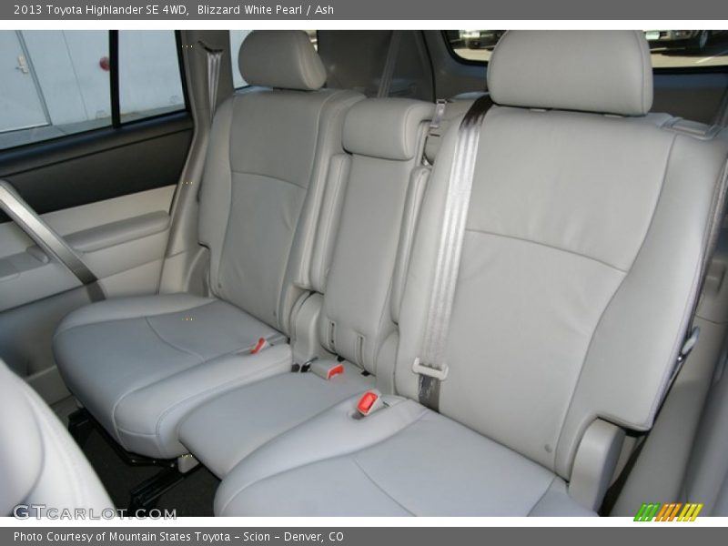 Blizzard White Pearl / Ash 2013 Toyota Highlander SE 4WD
