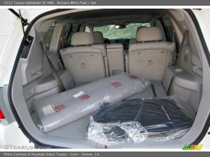 Blizzard White Pearl / Ash 2013 Toyota Highlander SE 4WD
