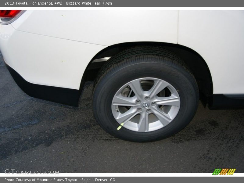 Blizzard White Pearl / Ash 2013 Toyota Highlander SE 4WD
