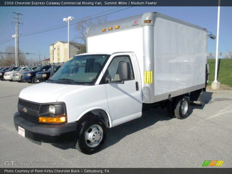 Front 3/4 View of 2009 Express Cutaway Commercial Moving Van