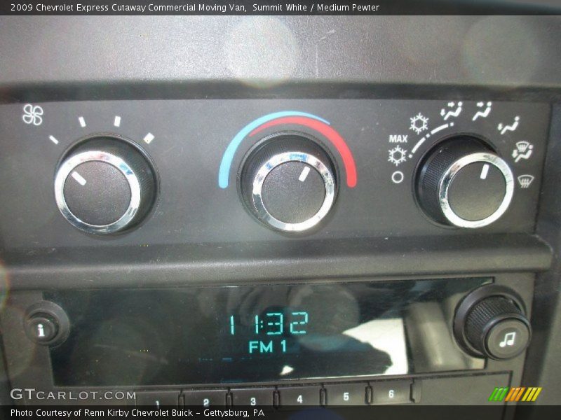 Controls of 2009 Express Cutaway Commercial Moving Van