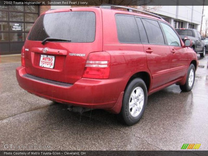 Sundown Red Pearl / Ivory 2002 Toyota Highlander I4