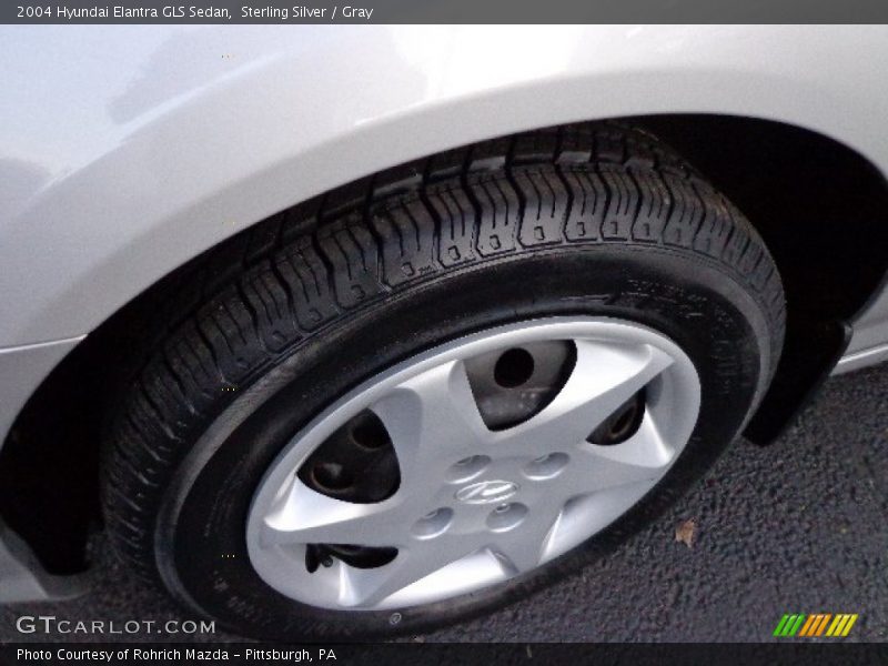 Sterling Silver / Gray 2004 Hyundai Elantra GLS Sedan