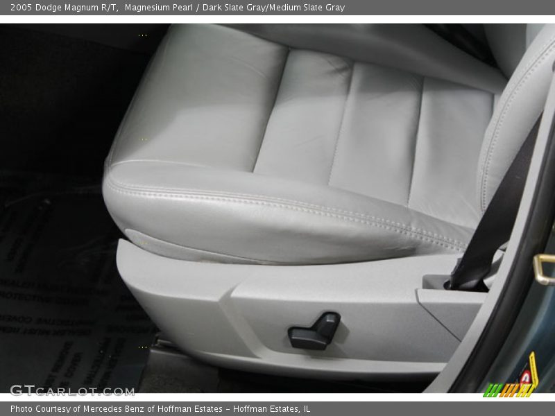 Magnesium Pearl / Dark Slate Gray/Medium Slate Gray 2005 Dodge Magnum R/T