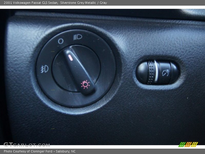 Silverstone Grey Metallic / Gray 2001 Volkswagen Passat GLS Sedan