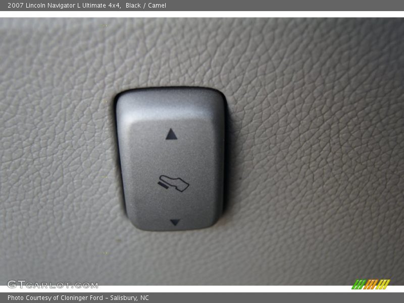 Black / Camel 2007 Lincoln Navigator L Ultimate 4x4