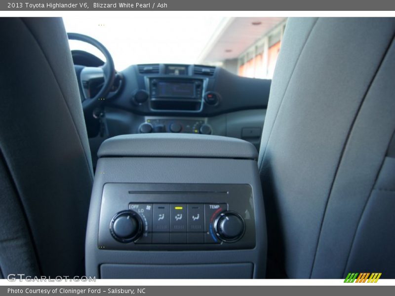 Blizzard White Pearl / Ash 2013 Toyota Highlander V6