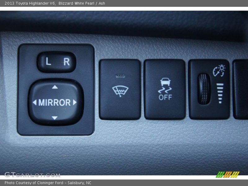 Blizzard White Pearl / Ash 2013 Toyota Highlander V6