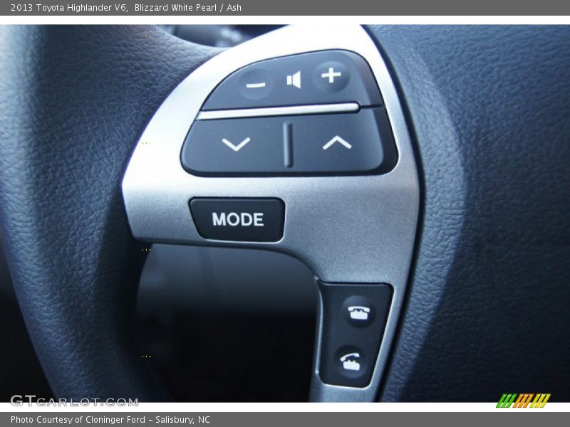 Blizzard White Pearl / Ash 2013 Toyota Highlander V6