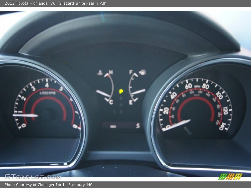 Blizzard White Pearl / Ash 2013 Toyota Highlander V6