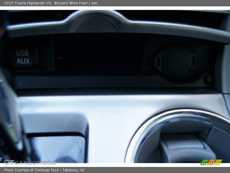 Blizzard White Pearl / Ash 2013 Toyota Highlander V6
