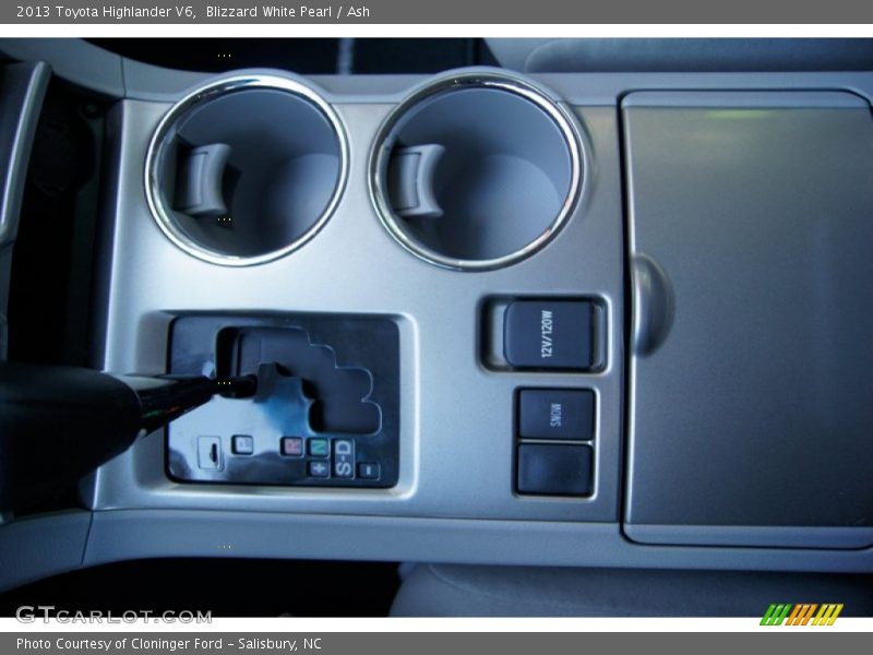 Blizzard White Pearl / Ash 2013 Toyota Highlander V6