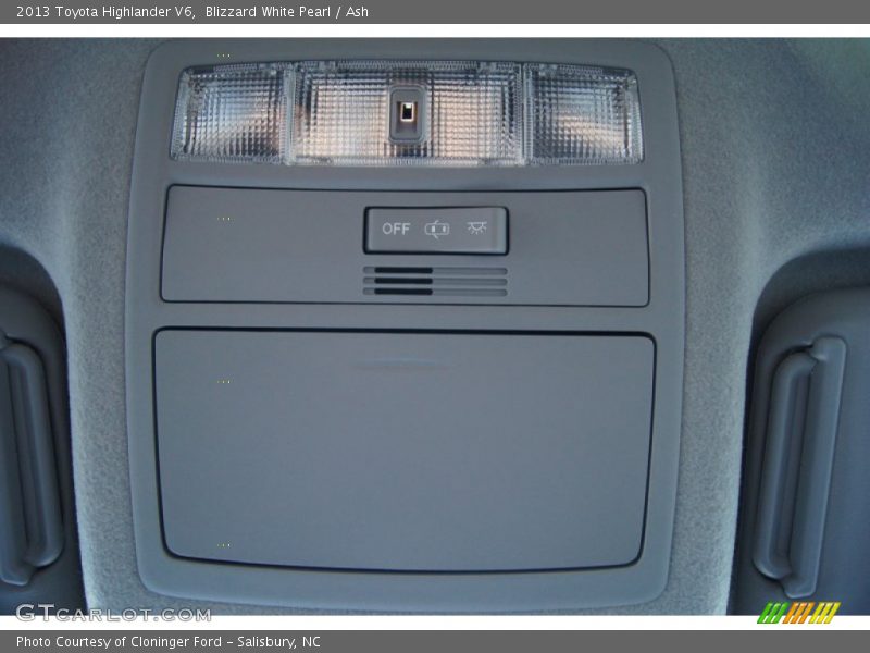 Blizzard White Pearl / Ash 2013 Toyota Highlander V6