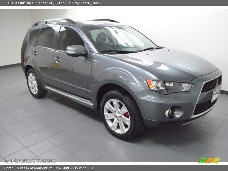 Front 3/4 View of 2011 Outlander SE