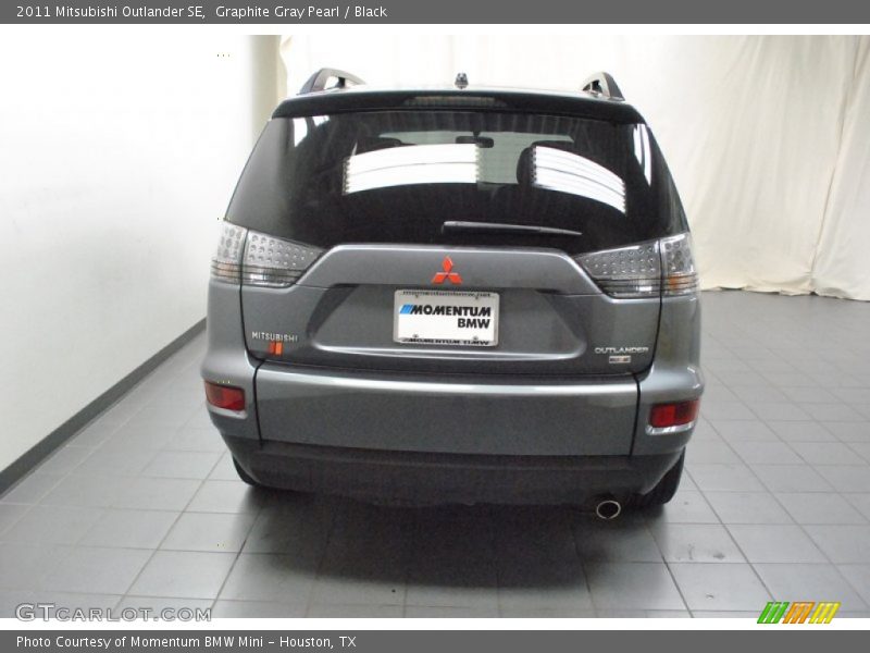 Graphite Gray Pearl / Black 2011 Mitsubishi Outlander SE