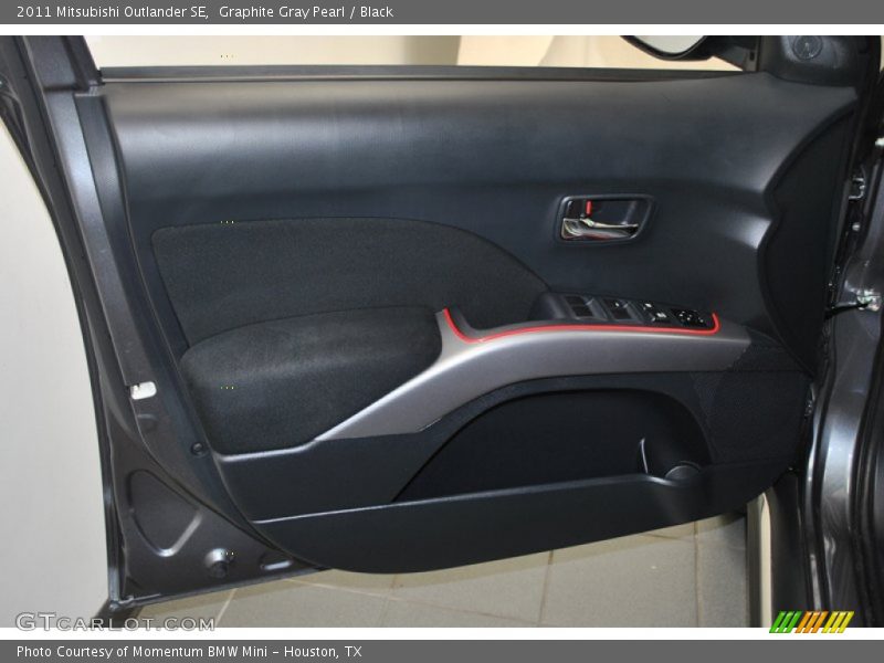 Door Panel of 2011 Outlander SE