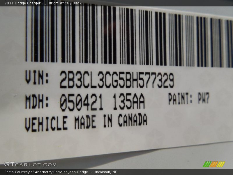 Bright White / Black 2011 Dodge Charger SE