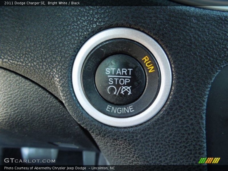 Bright White / Black 2011 Dodge Charger SE