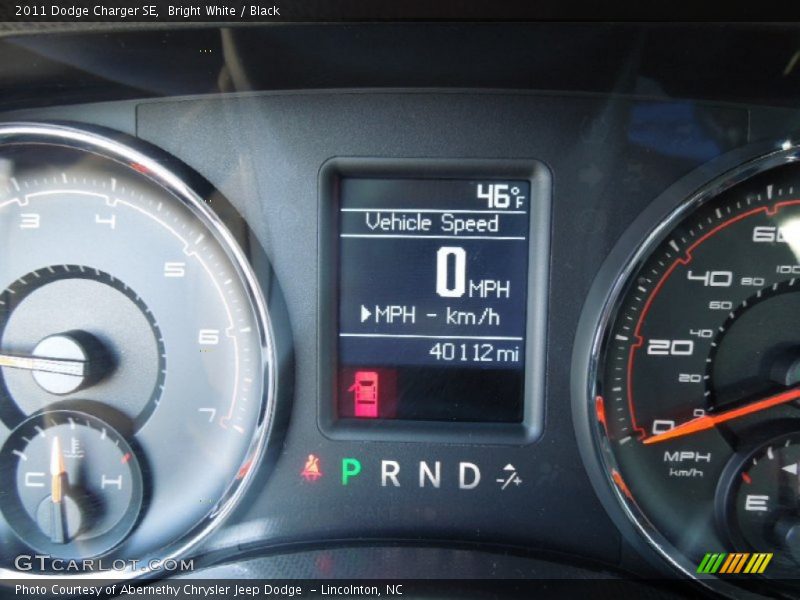 Bright White / Black 2011 Dodge Charger SE