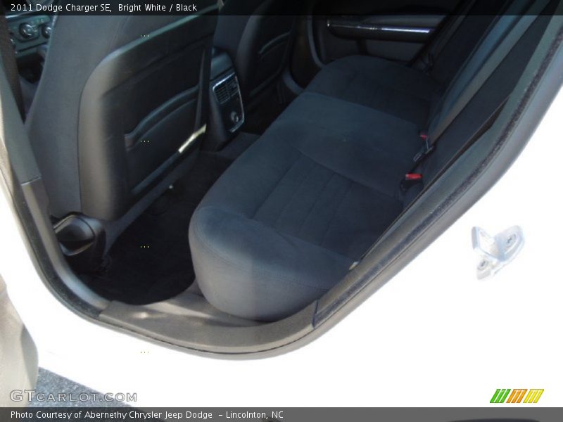 Bright White / Black 2011 Dodge Charger SE