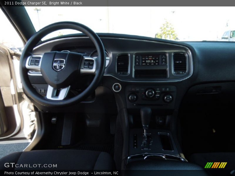 Bright White / Black 2011 Dodge Charger SE