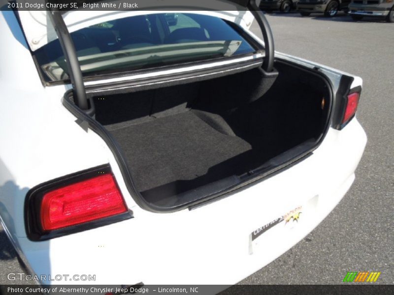 Bright White / Black 2011 Dodge Charger SE