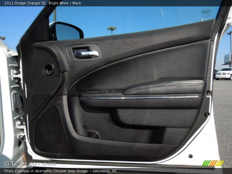 Bright White / Black 2011 Dodge Charger SE