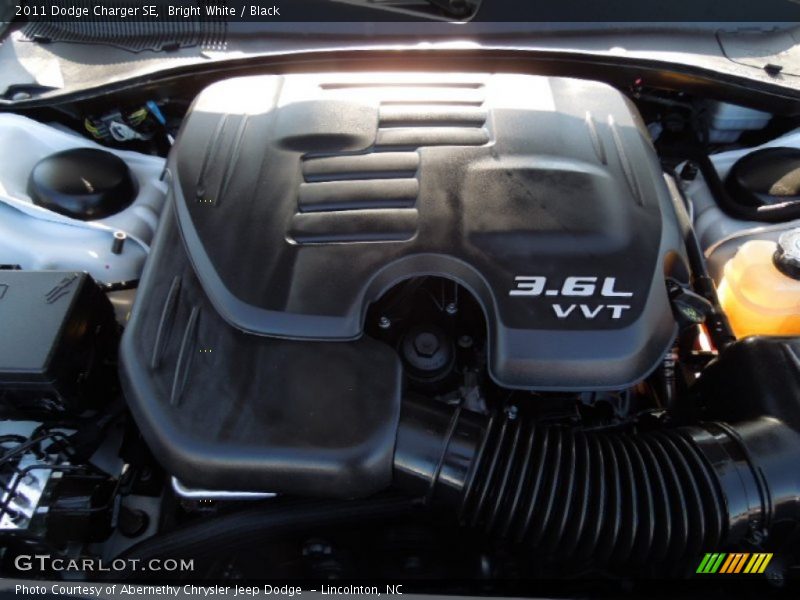 Bright White / Black 2011 Dodge Charger SE