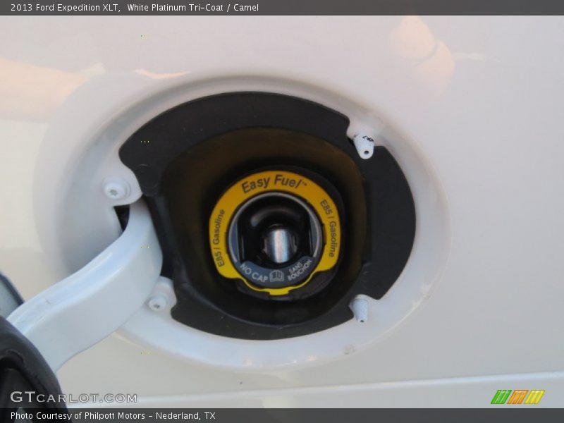 White Platinum Tri-Coat / Camel 2013 Ford Expedition XLT