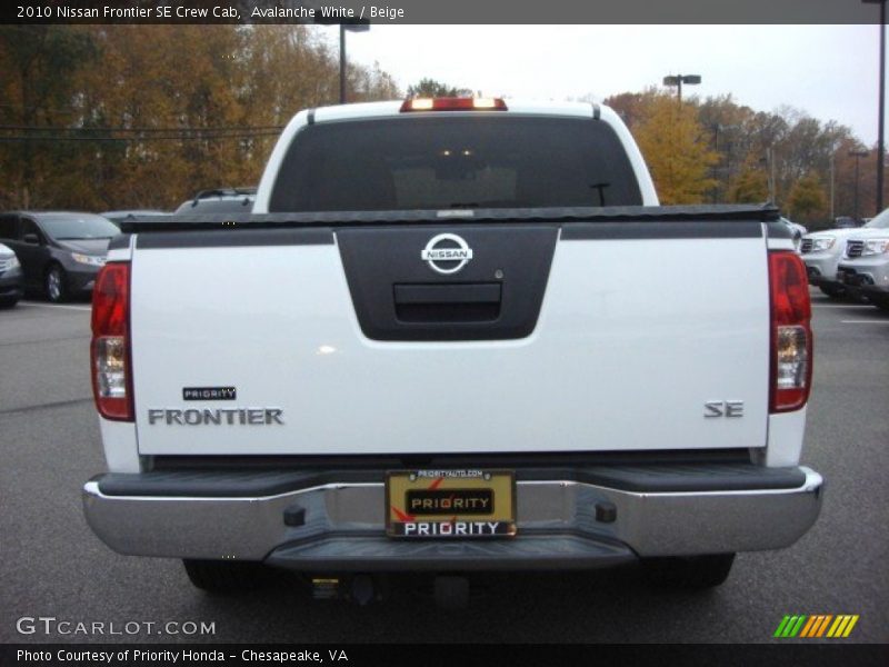 Avalanche White / Beige 2010 Nissan Frontier SE Crew Cab