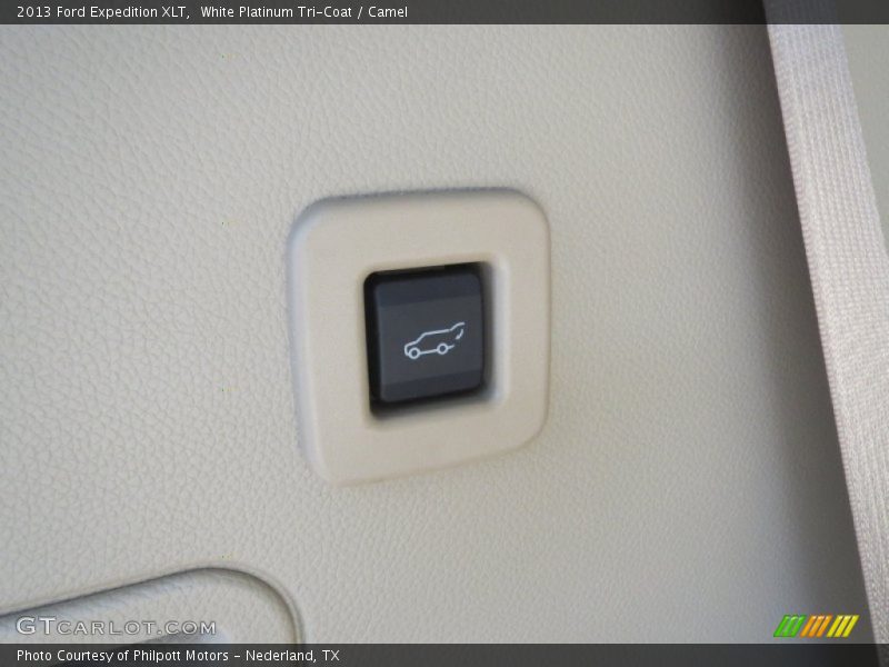 White Platinum Tri-Coat / Camel 2013 Ford Expedition XLT
