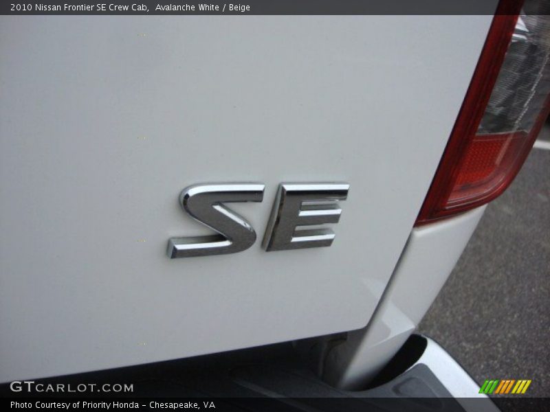 Avalanche White / Beige 2010 Nissan Frontier SE Crew Cab