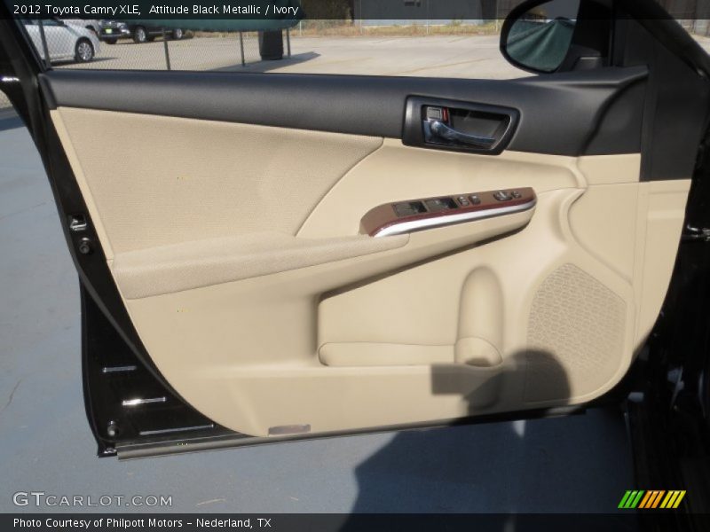 Attitude Black Metallic / Ivory 2012 Toyota Camry XLE