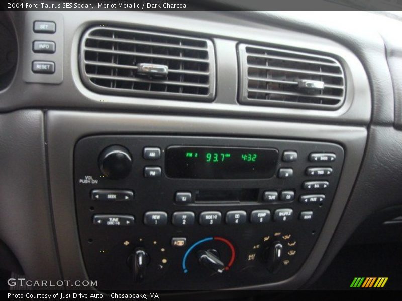Controls of 2004 Taurus SES Sedan