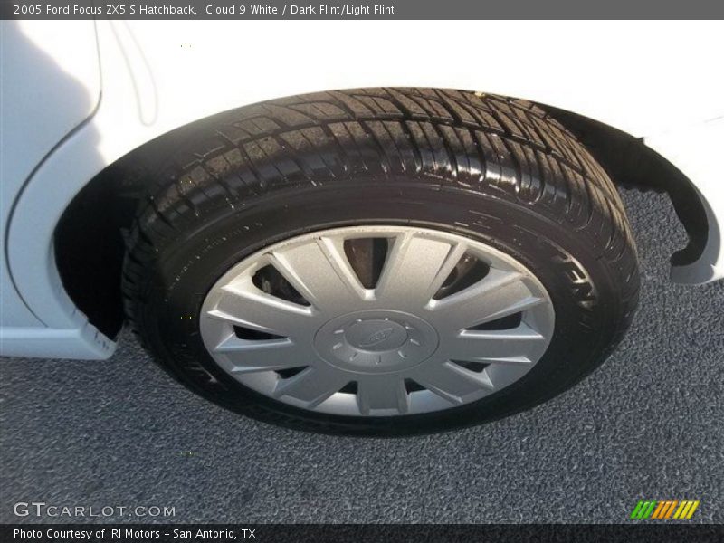 Cloud 9 White / Dark Flint/Light Flint 2005 Ford Focus ZX5 S Hatchback