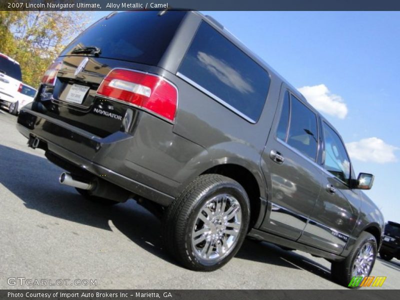 Alloy Metallic / Camel 2007 Lincoln Navigator Ultimate