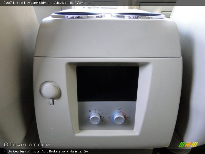 Alloy Metallic / Camel 2007 Lincoln Navigator Ultimate