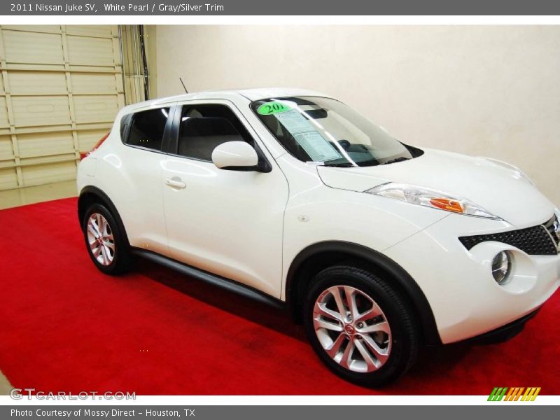 White Pearl / Gray/Silver Trim 2011 Nissan Juke SV