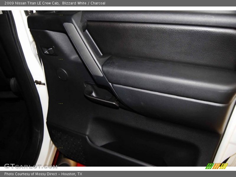 Blizzard White / Charcoal 2009 Nissan Titan LE Crew Cab