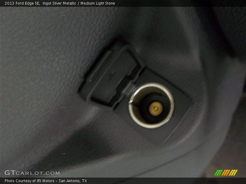 Ingot Silver Metallic / Medium Light Stone 2013 Ford Edge SE