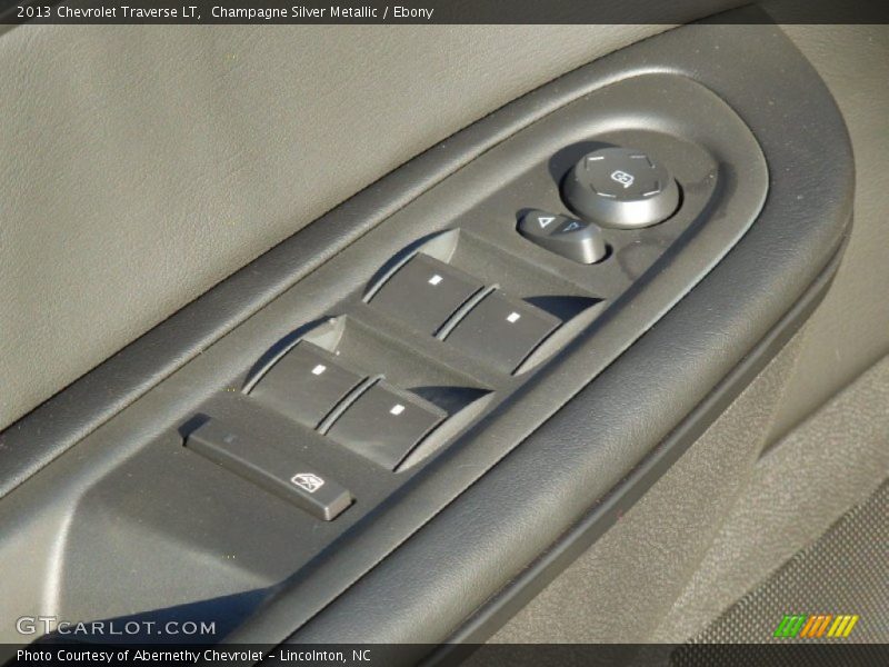 Champagne Silver Metallic / Ebony 2013 Chevrolet Traverse LT