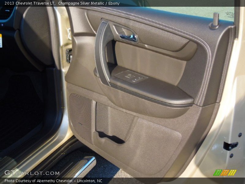 Champagne Silver Metallic / Ebony 2013 Chevrolet Traverse LT