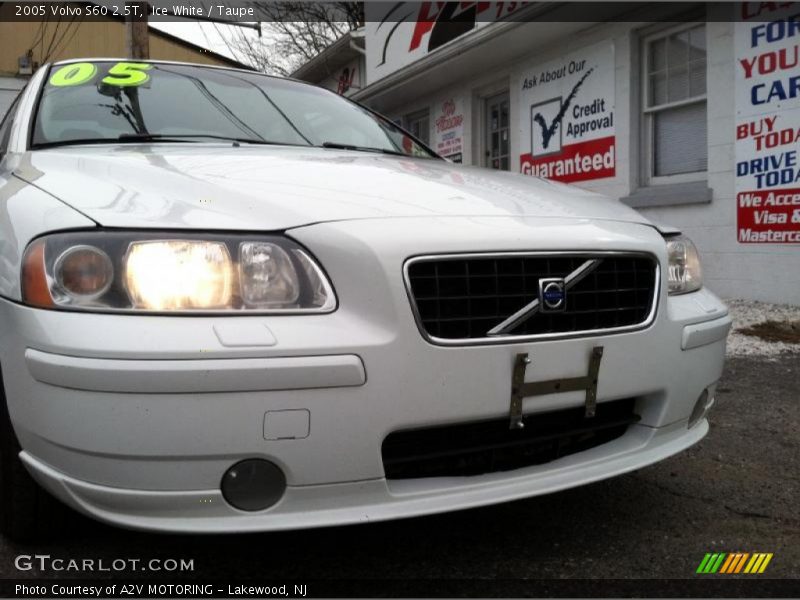 Ice White / Taupe 2005 Volvo S60 2.5T